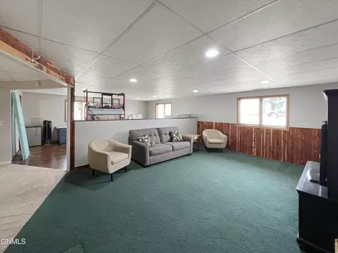 2210 15th Ave W, Williston, ND 58801 photo 73