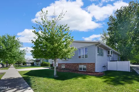 2210 15th Ave W, Williston, ND 58801 photo 4