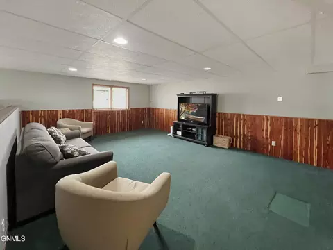 2210 15th Ave W, Williston, ND 58801 photo 72