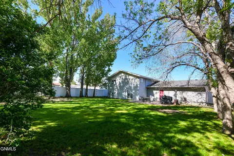 2210 15th Ave W, Williston, ND 58801 photo 76