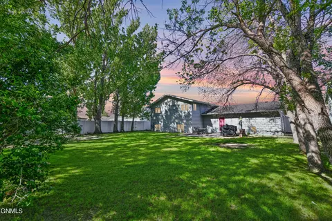 2210 15th Ave W, Williston, ND 58801 photo 19