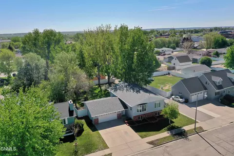 2210 15th Ave W, Williston, ND 58801 photo 12