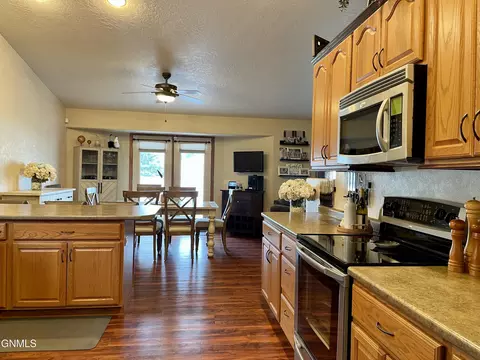 1733 23rd St W St W, Williston, ND 58801 photo 11
