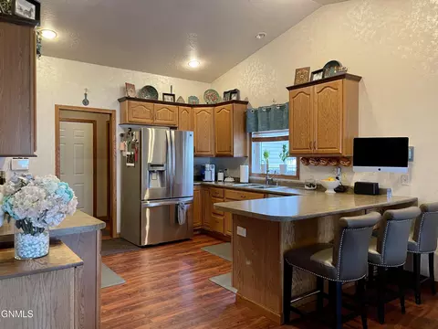 1733 23rd St W St W, Williston, ND 58801 photo 8