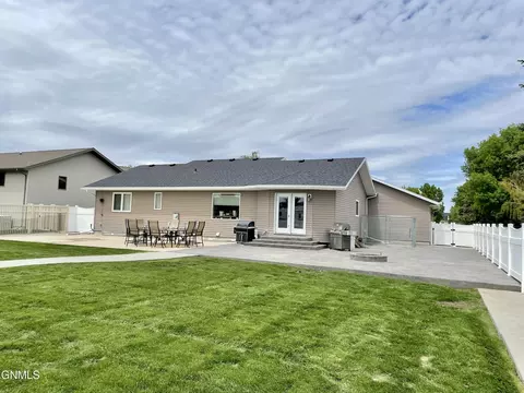 1733 23rd St W St W, Williston, ND 58801 photo 26