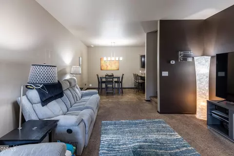 4353 Cumberland Loop, Bismarck, ND 58503 photo 4