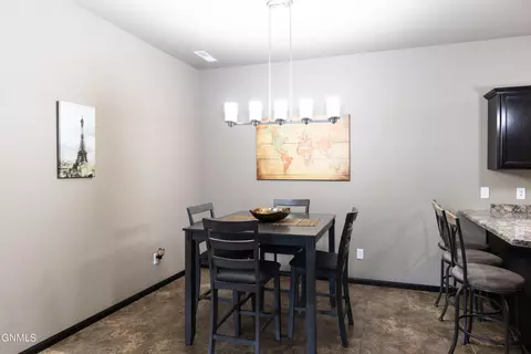 4353 Cumberland Loop, Bismarck, ND 58503 photo 10