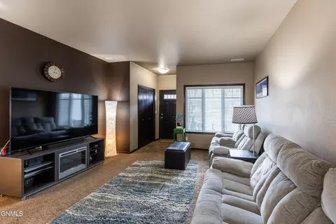 4353 Cumberland Loop, Bismarck, ND 58503 photo 3