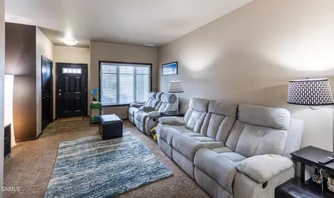 4353 Cumberland Loop, Bismarck, ND 58503 photo 2
