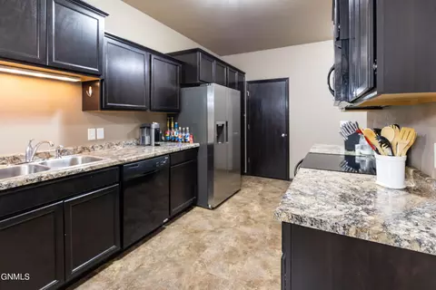 4353 Cumberland Loop, Bismarck, ND 58503 photo 6