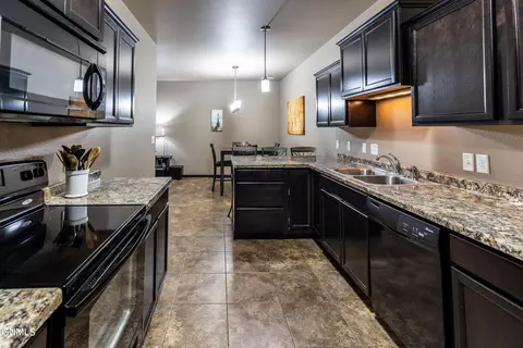 4353 Cumberland Loop, Bismarck, ND 58503 photo 7