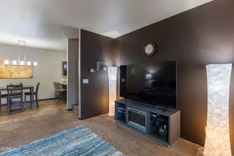 4353 Cumberland Loop, Bismarck, ND 58503 photo 11