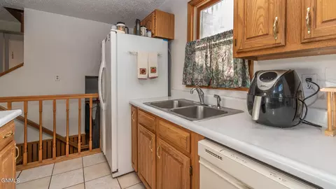 421 14th St, Bismarck, ND 58504 photo 7