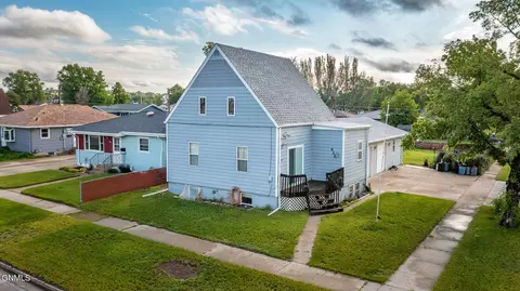 421 14th St, Bismarck, ND 58504 photo 2