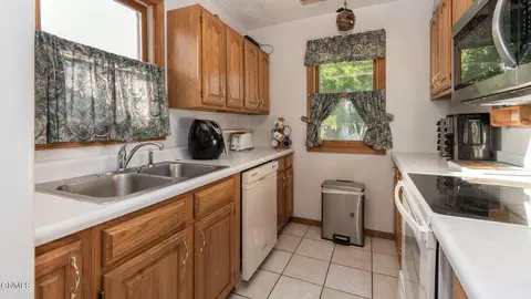 421 14th St, Bismarck, ND 58504 photo 4