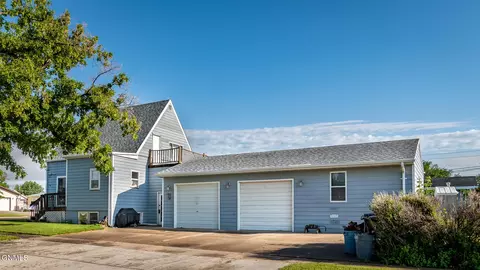 421 14th St, Bismarck, ND 58504 photo 1