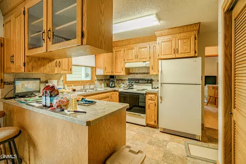 1302 Apache St, Bismarck, ND 58501 photo 24