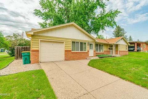 1302 Apache St, Bismarck, ND 58501 photo 41