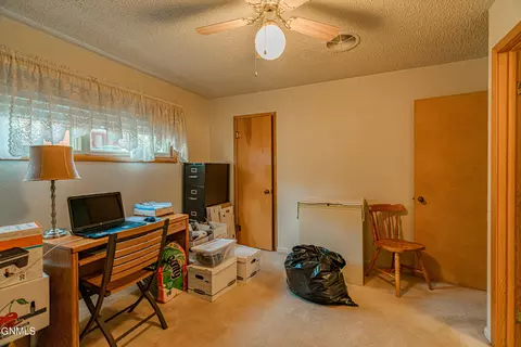 1302 Apache St, Bismarck, ND 58501 photo 9