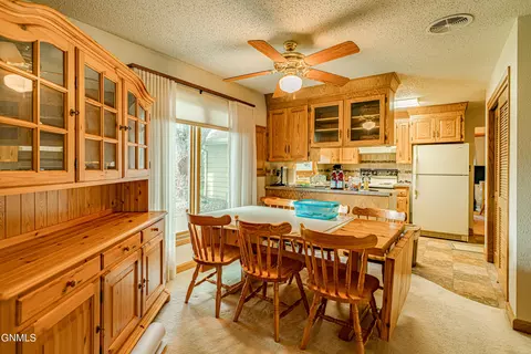 1302 Apache St, Bismarck, ND 58501 photo 2