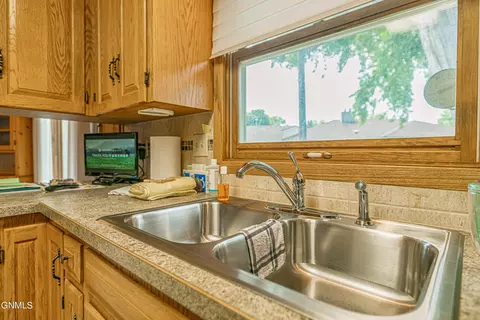 1302 Apache St, Bismarck, ND 58501 photo 26