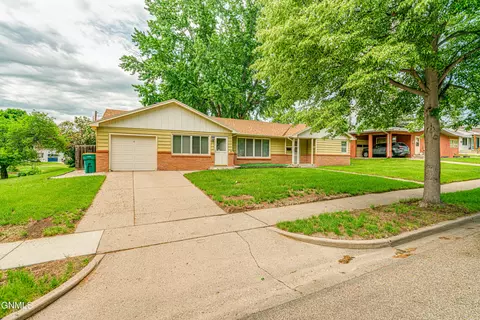 1302 Apache St, Bismarck, ND 58501 photo 1