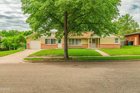 1302 Apache St, Bismarck, ND 58501 photo 37