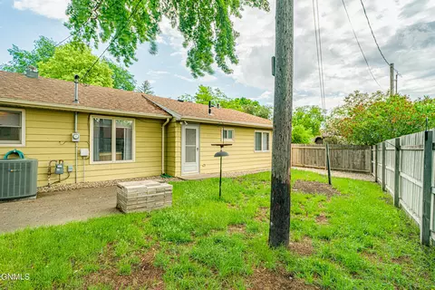 1302 Apache St, Bismarck, ND 58501 photo 46