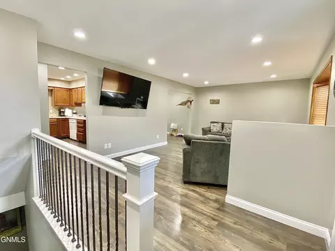 1708 E Divide Ave, Bismarck, ND 58501 photo 2