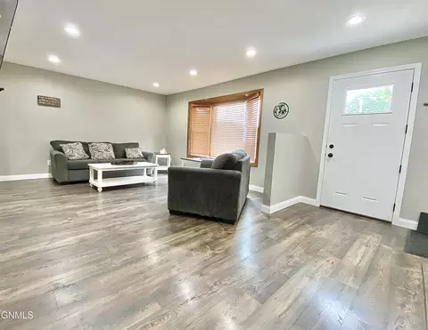 1708 E Divide Ave, Bismarck, ND 58501 photo 4