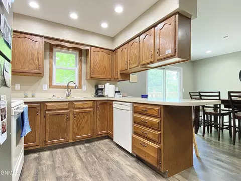 1708 E Divide Ave, Bismarck, ND 58501 photo 7