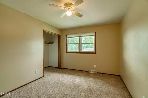 809 27th St, Bismarck, ND 58501 photo 38