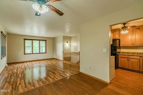 809 27th St, Bismarck, ND 58501 photo 5