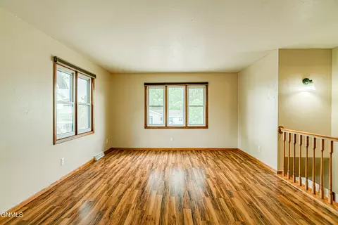 809 27th St, Bismarck, ND 58501 photo 14