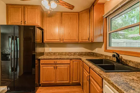 809 27th St, Bismarck, ND 58501 photo 6