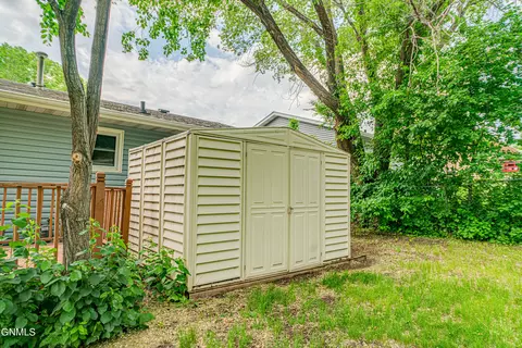 809 27th St, Bismarck, ND 58501 photo 20