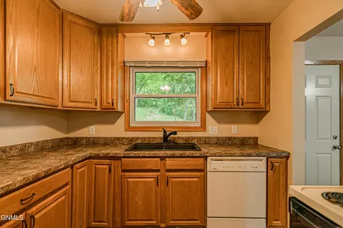 809 27th St, Bismarck, ND 58501 photo 9