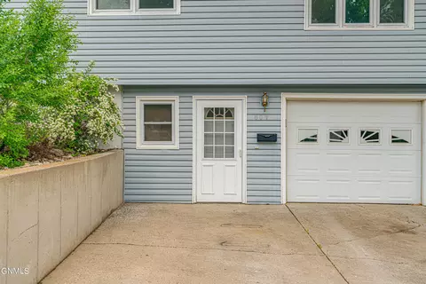 809 27th St, Bismarck, ND 58501 photo 3