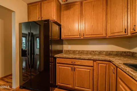 809 27th St, Bismarck, ND 58501 photo 11