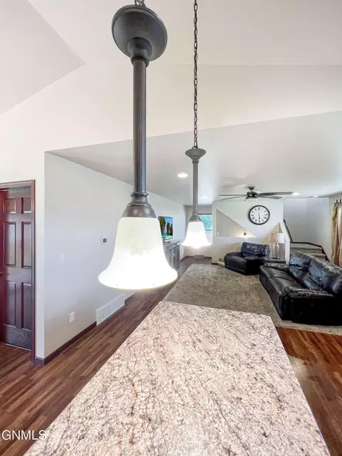 5489 Sweet Clover Ln, Williston, ND 58801 photo 34