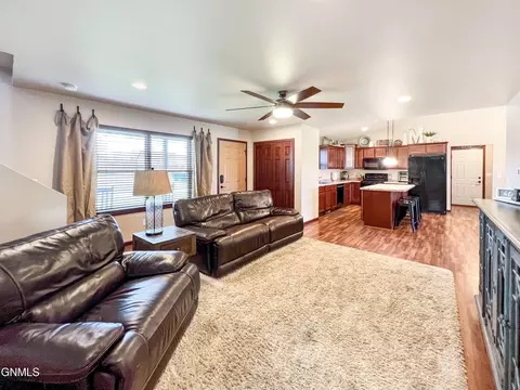 5489 Sweet Clover Ln, Williston, ND 58801 photo 28