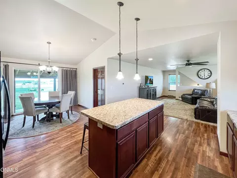 5489 Sweet Clover Ln, Williston, ND 58801 photo 33