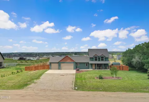 5489 Sweet Clover Ln, Williston, ND 58801 photo 2