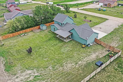 5489 Sweet Clover Ln, Williston, ND 58801 photo 9