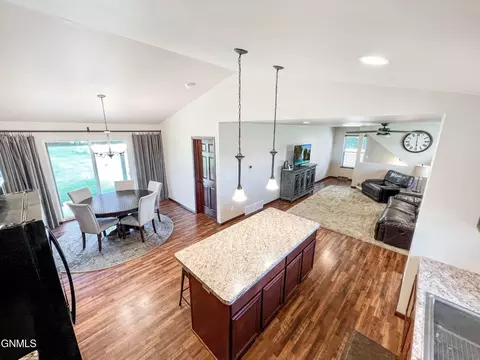 5489 Sweet Clover Ln, Williston, ND 58801 photo 32