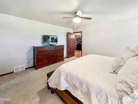 5489 Sweet Clover Ln, Williston, ND 58801 photo 57