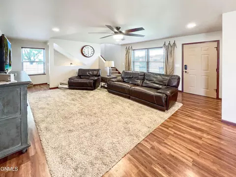 5489 Sweet Clover Ln, Williston, ND 58801 photo 29
