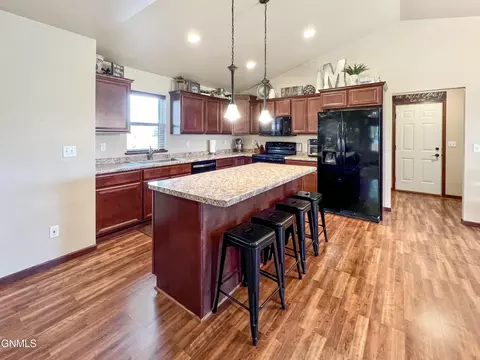5489 Sweet Clover Ln, Williston, ND 58801 photo 31