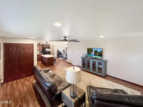 5489 Sweet Clover Ln, Williston, ND 58801 photo 26