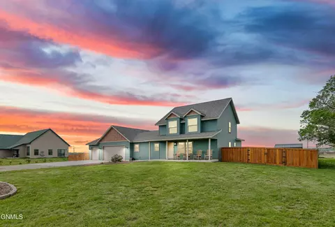 5489 Sweet Clover Ln, Williston, ND 58801 photo 3